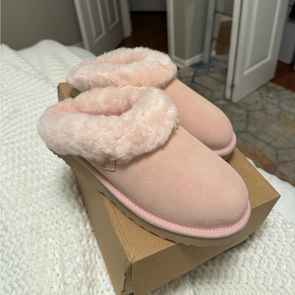 UGG Shoes - UGG Soft Pink Women's Cluggette
